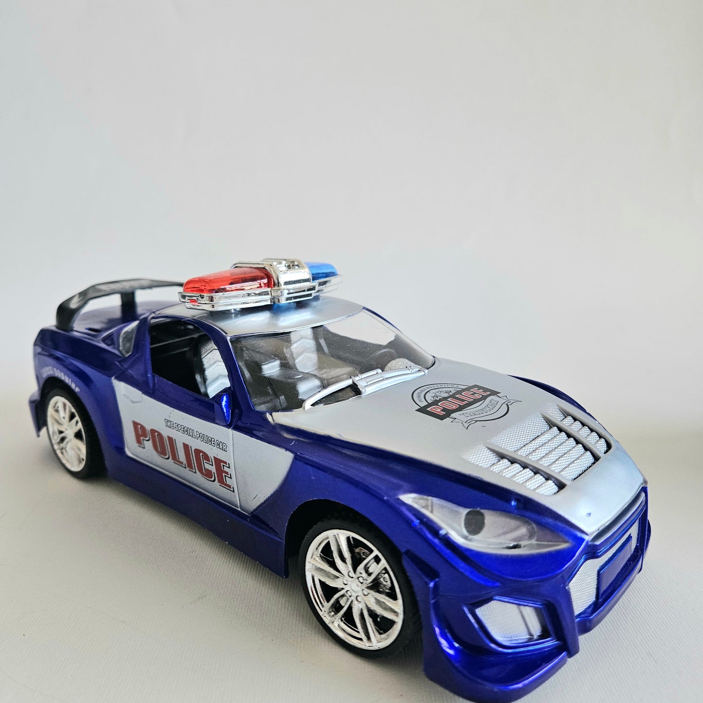 Policijski auto na daljinski